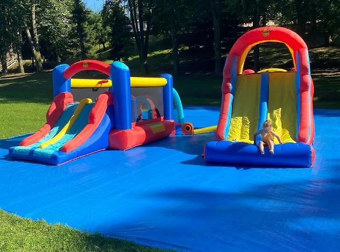 Feriested Kaszubska Dolina Szymbark (Pomerania)